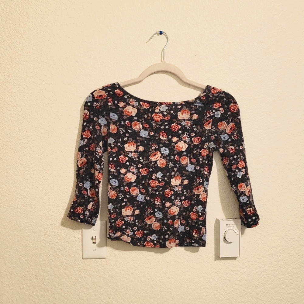 Floral top with U-shape back